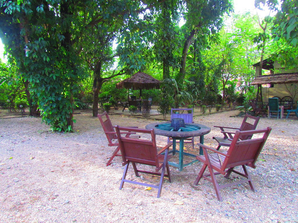 Chitwan Gaida Lodge Sauraha Exterior foto